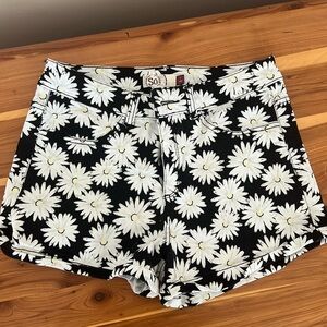 Daisy short